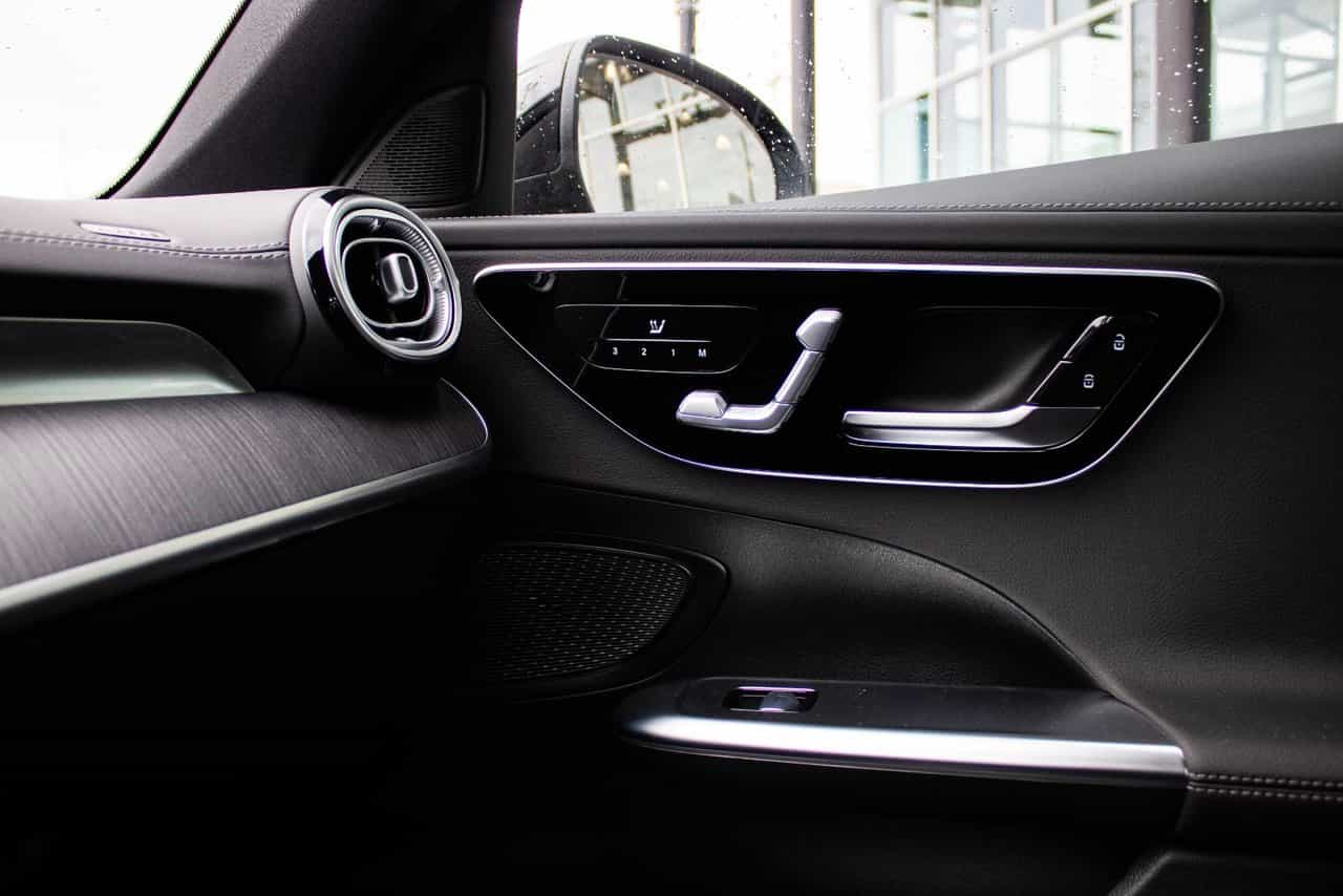 Image 13 Mercedes-Benz C-Class C300 2023