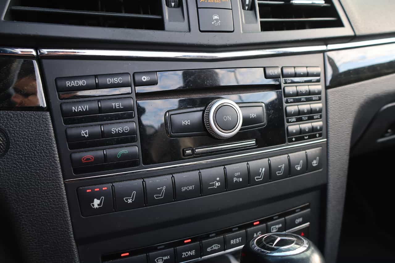 2011 Mercedes-Benz E-Class E550 - Image 20