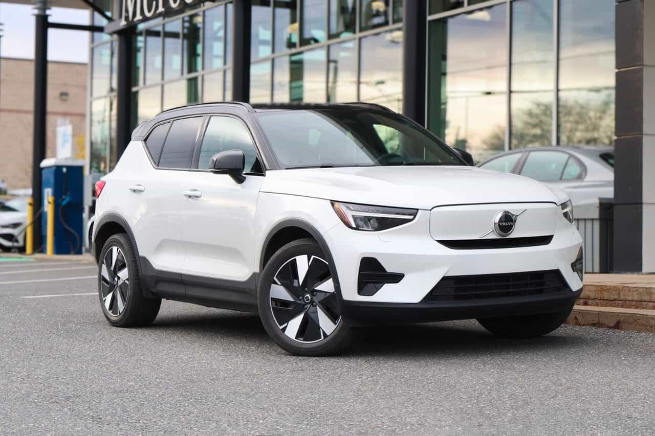 2024 Volvo XC40 Recharge Pure Electric Recharge TWIN Core - Image 1