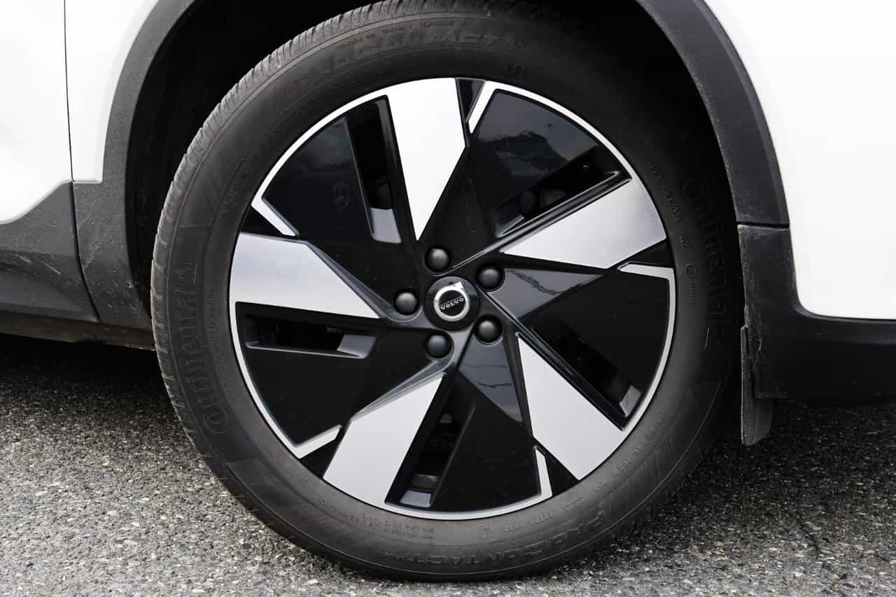 2024 Volvo XC40 Recharge Pure Electric Recharge TWIN Core - Image 5