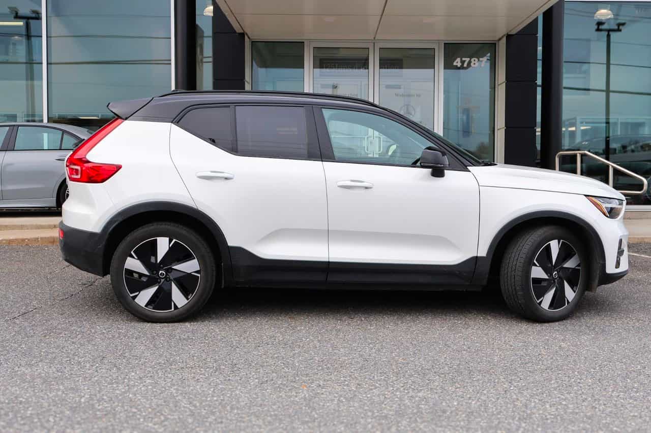 2024 Volvo XC40 Recharge Pure Electric Recharge TWIN Core - Image 6