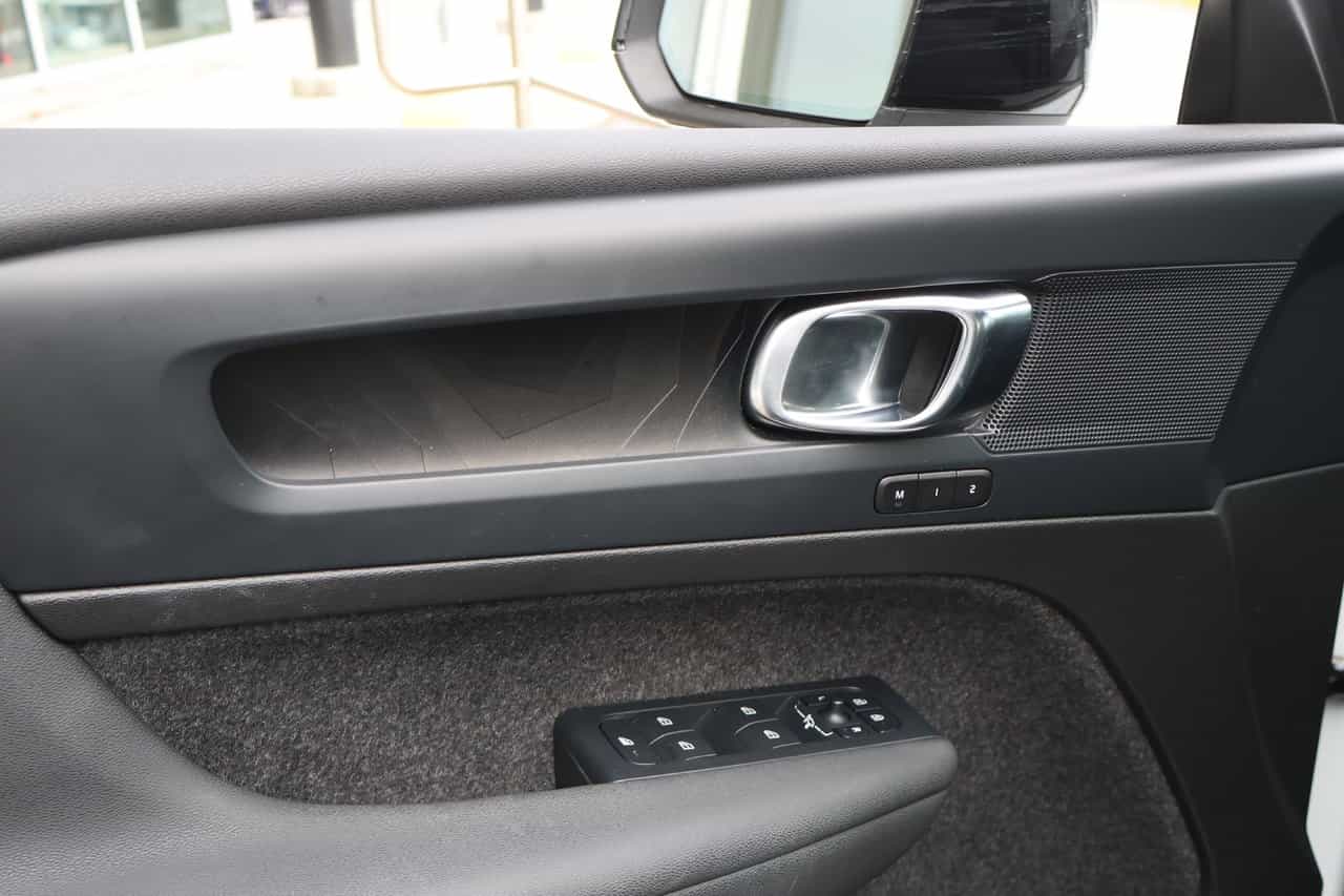 2024 Volvo XC40 Recharge Pure Electric Recharge TWIN Core - Image 9