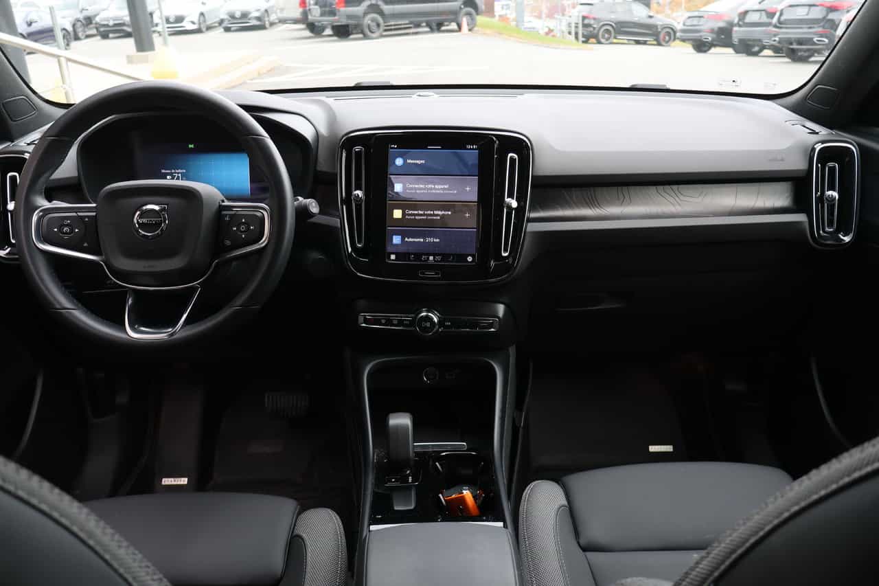 2024 Volvo XC40 Recharge Pure Electric Recharge TWIN Core - Image 12