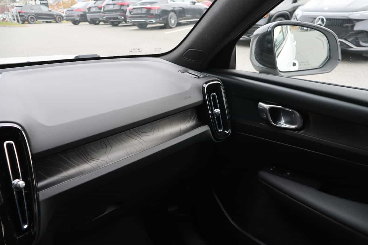 2024 Volvo XC40 Recharge Pure Electric Recharge TWIN Core - Image 14