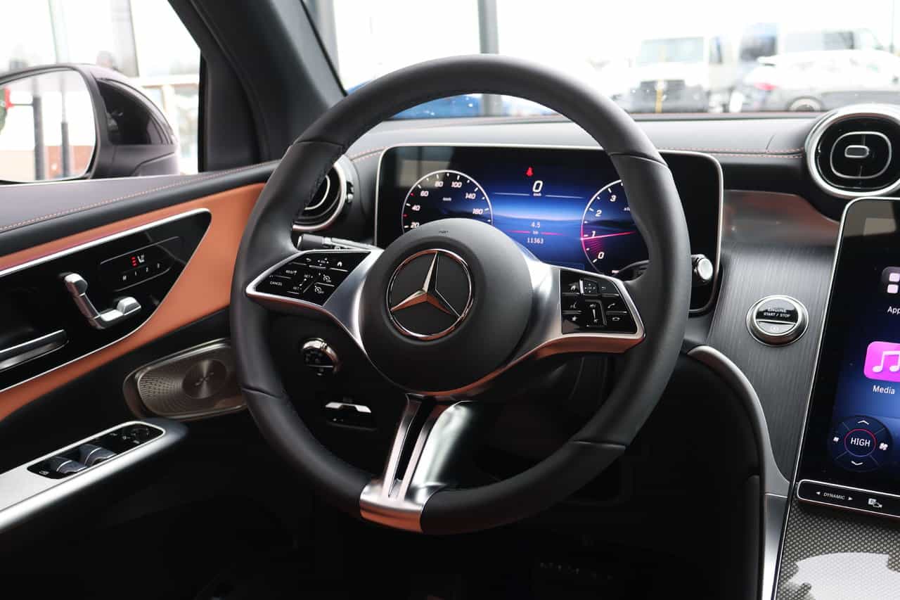 2025 Mercedes-Benz GLC GLC300 - Image 3