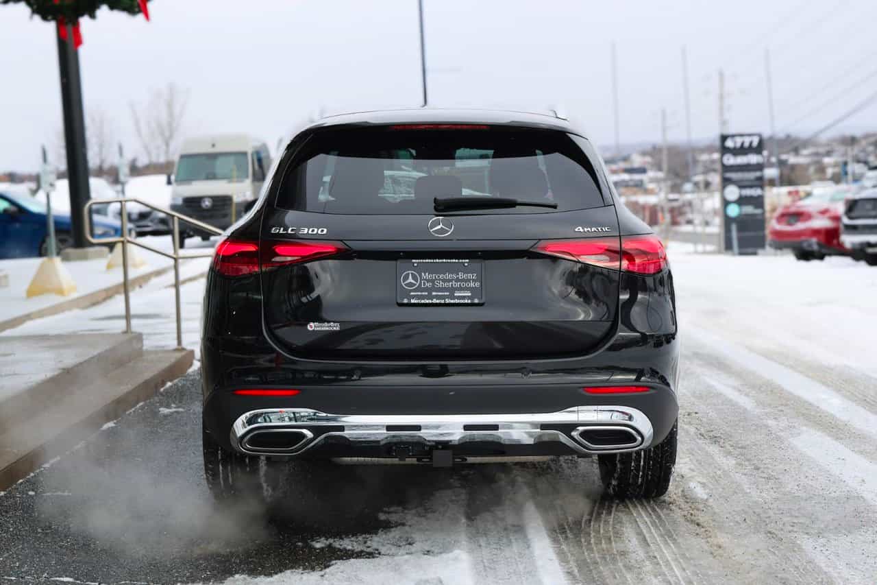 2025 Mercedes-Benz GLC GLC300 - Image 9