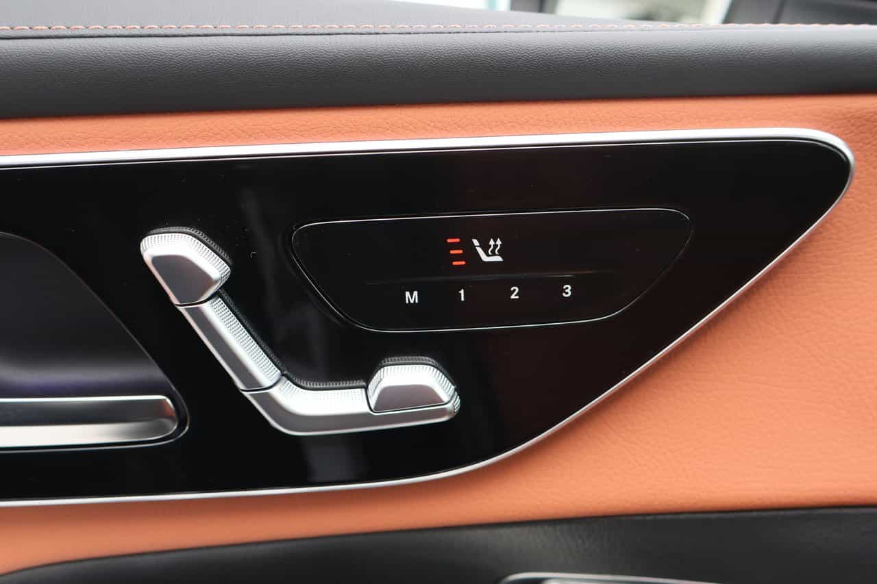 2025 Mercedes-Benz GLC GLC300 - Image 12