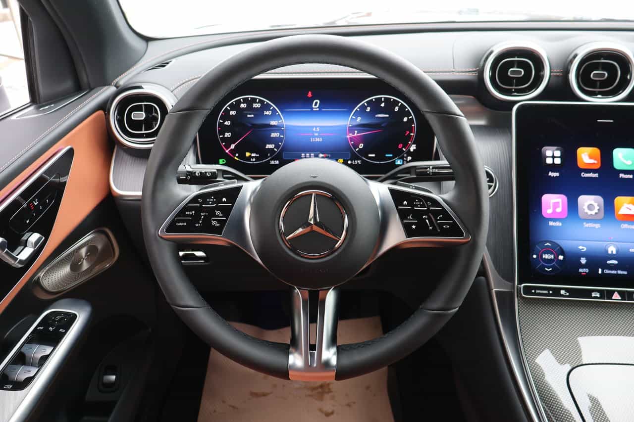 Image 17 Mercedes-Benz GLC GLC300 2025