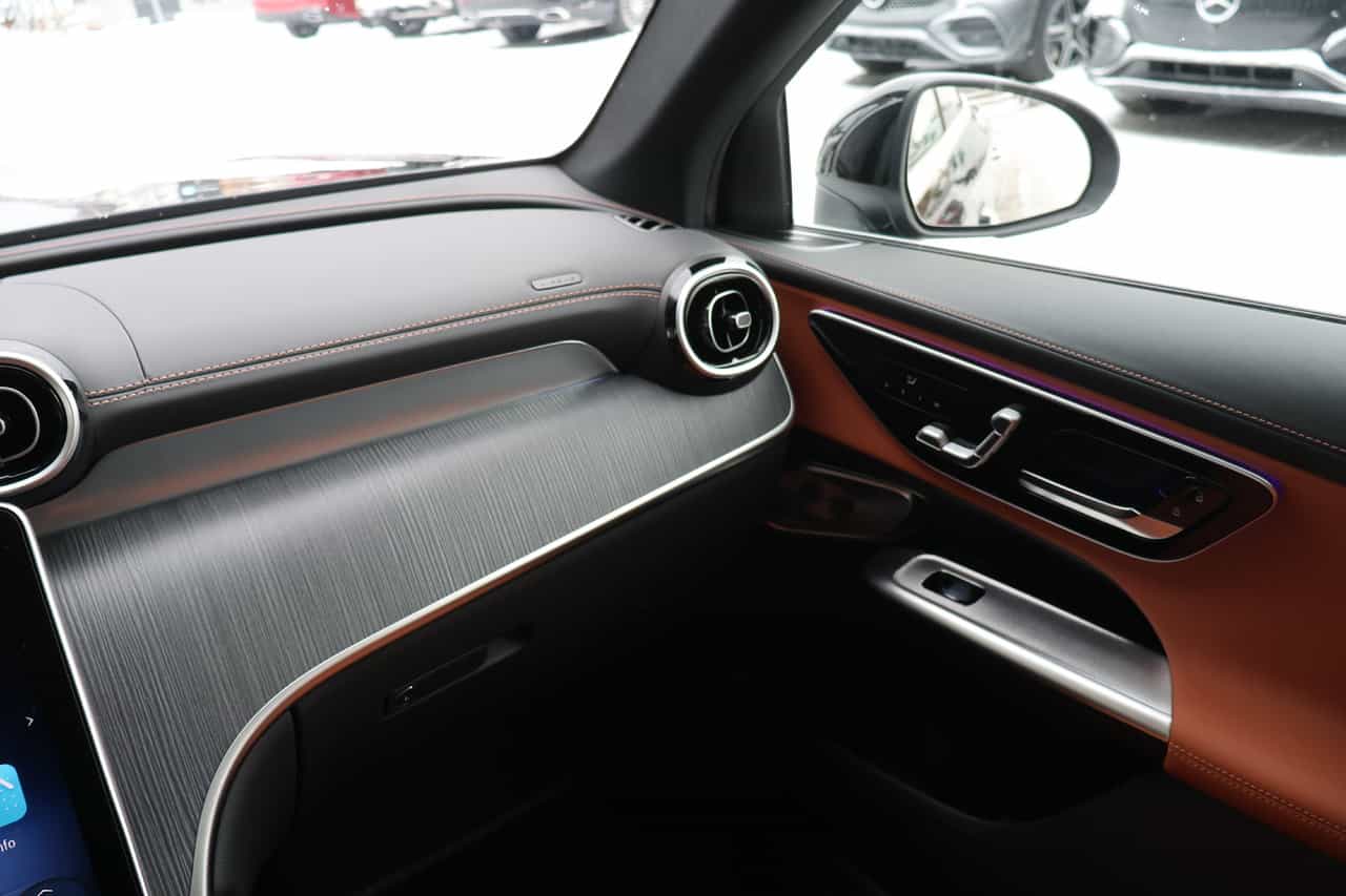 2025 Mercedes-Benz GLC GLC300 - Image 18