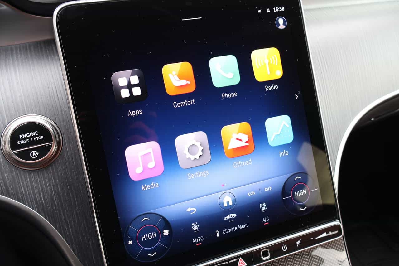 2025 Mercedes-Benz GLC GLC300 - Image 20