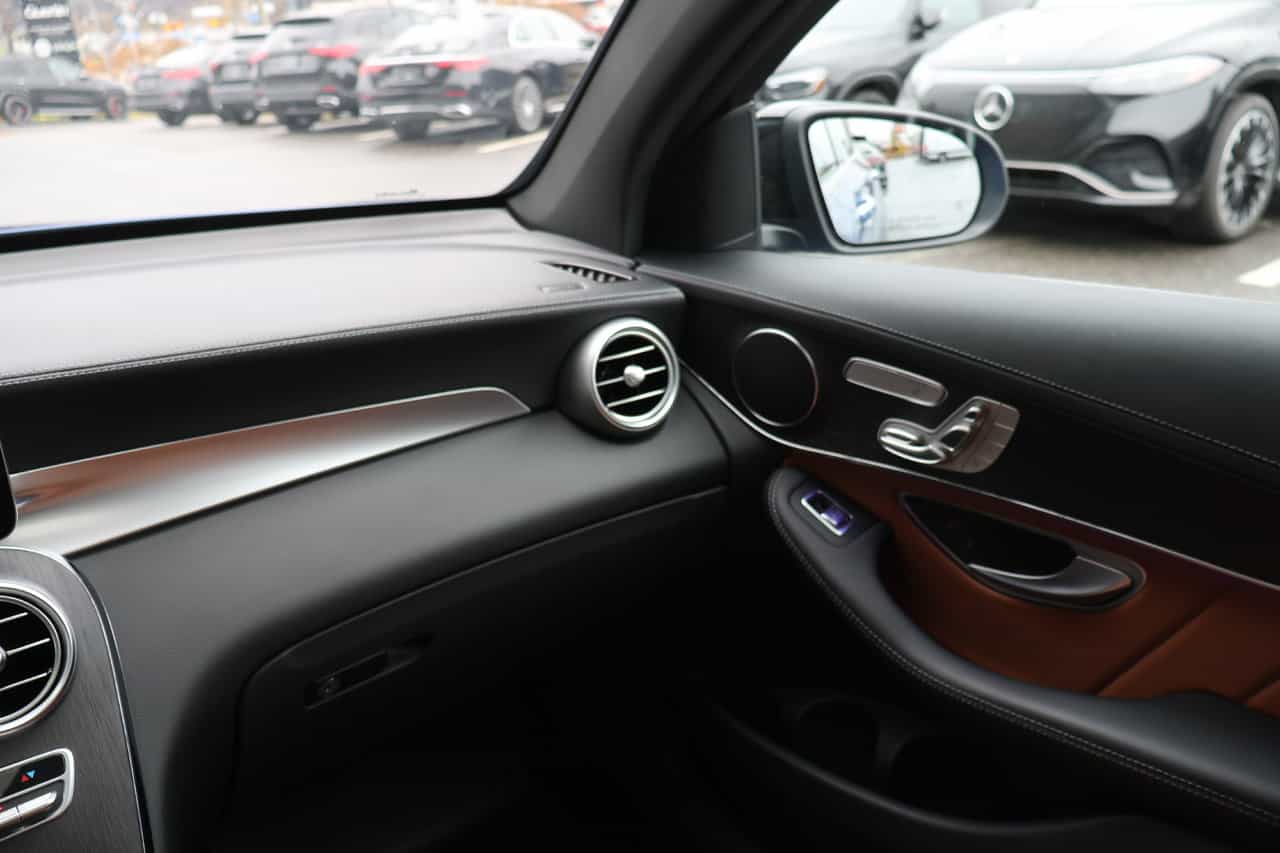 Image 16 Mercedes-Benz GLC GLC300 2023