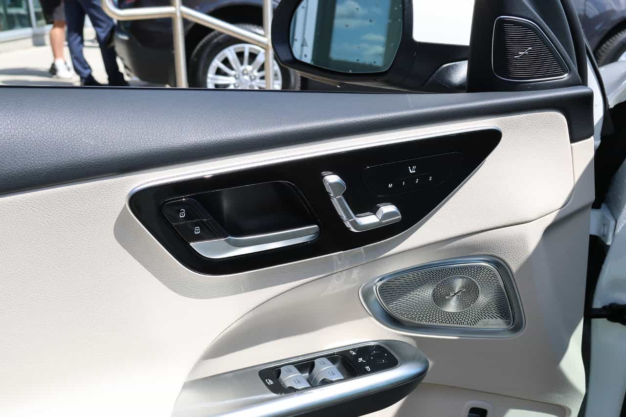 Image 12 Mercedes-Benz C-Class C300 2024