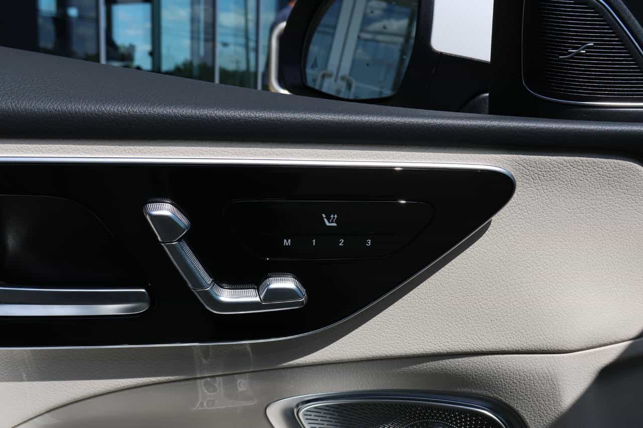 2024 Mercedes-Benz C-Class C300 - Image 13