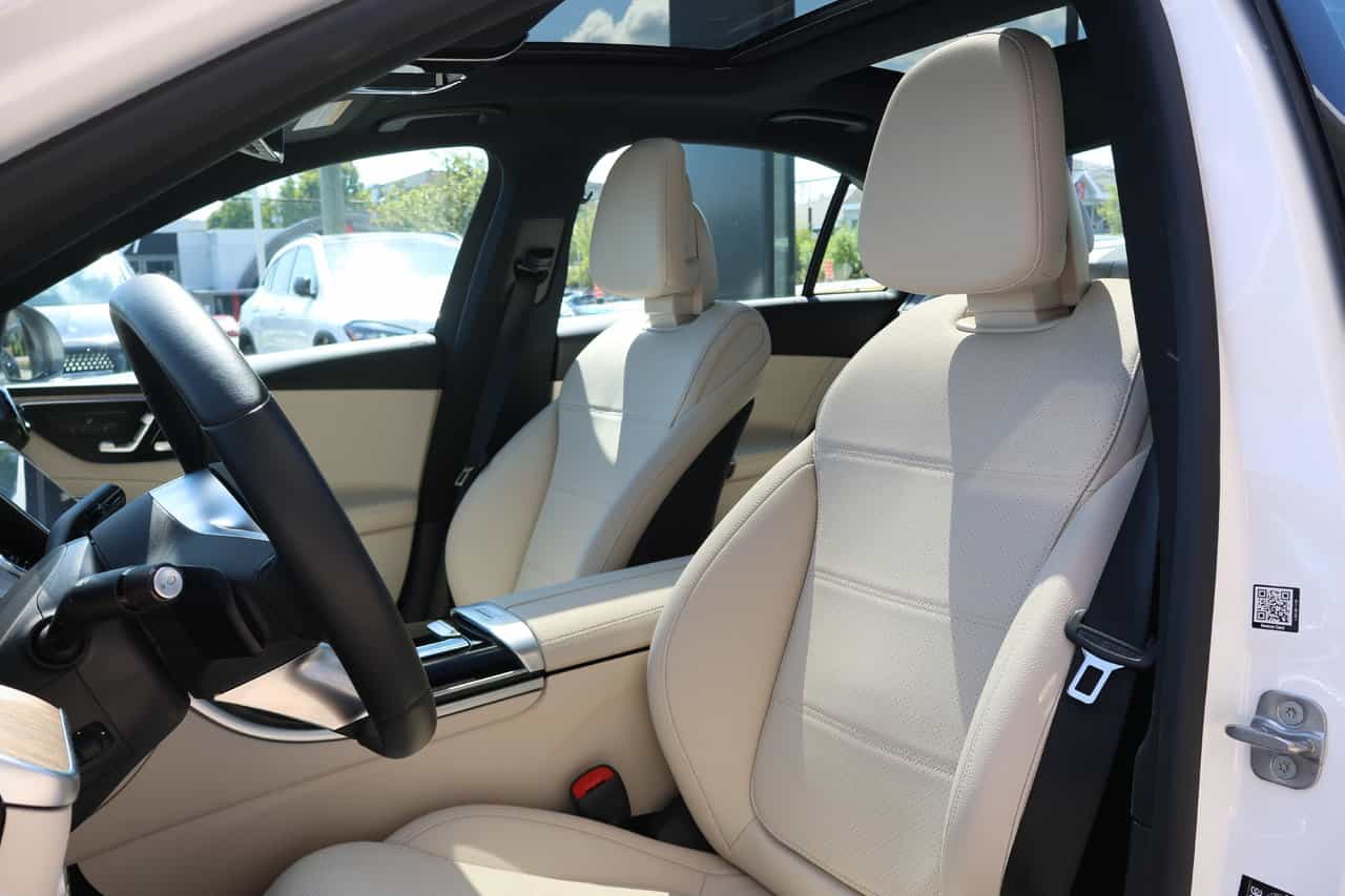 Image 15 Mercedes-Benz C-Class C300 2024