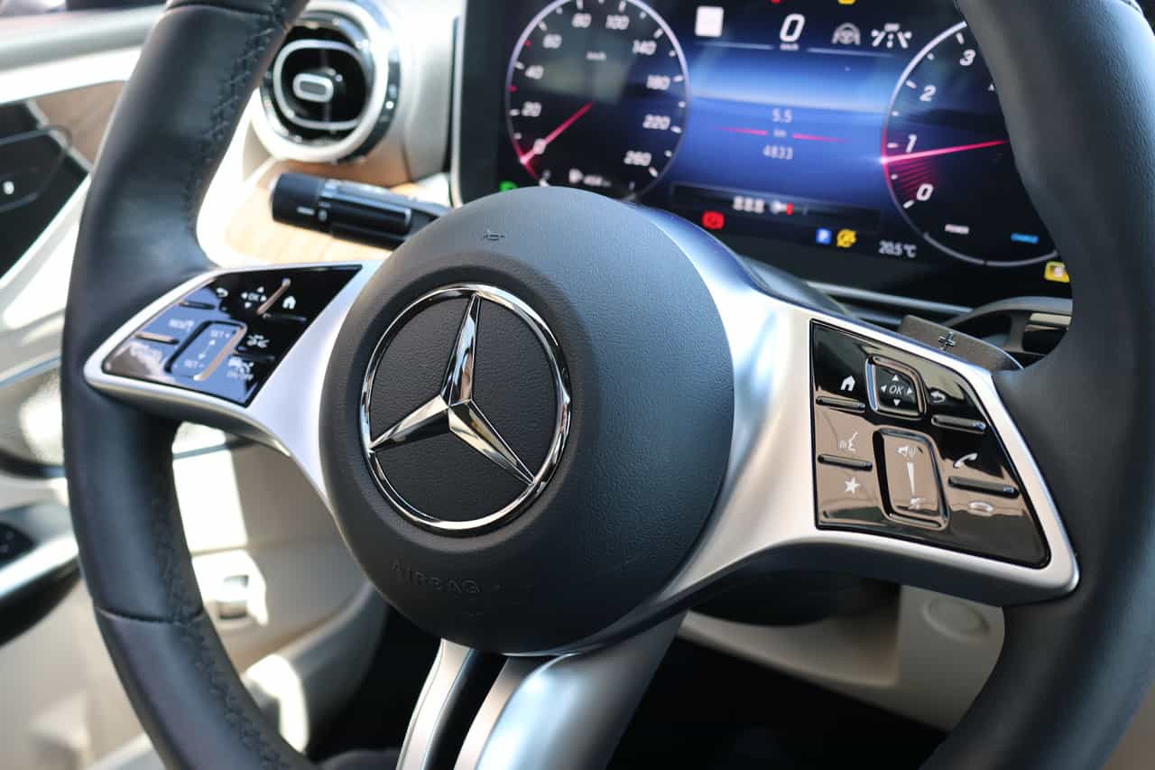 Image 26 Mercedes-Benz C-Class C300 2024