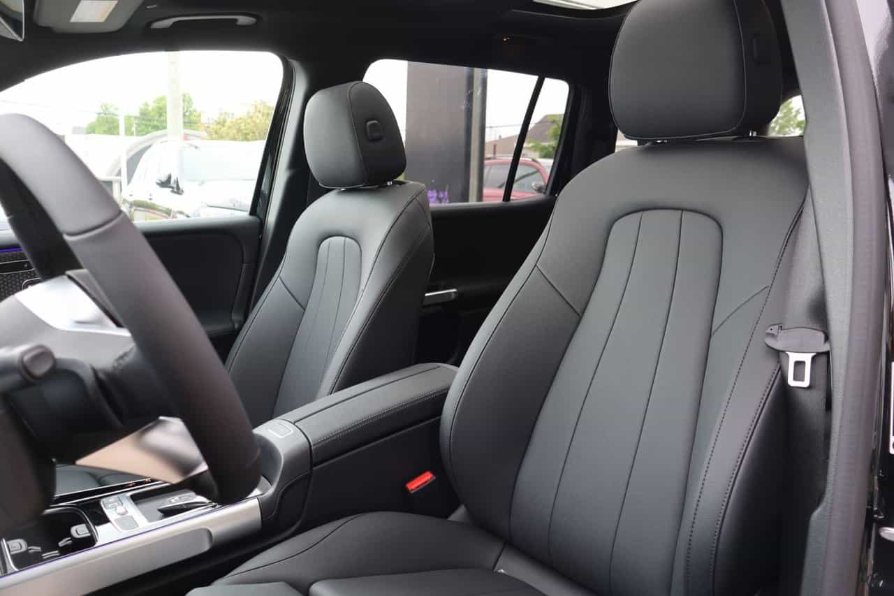 2025 Mercedes-Benz EQB EQB300 - Image 4