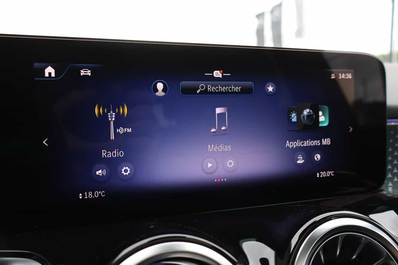 2025 Mercedes-Benz EQB EQB300 - Image 21