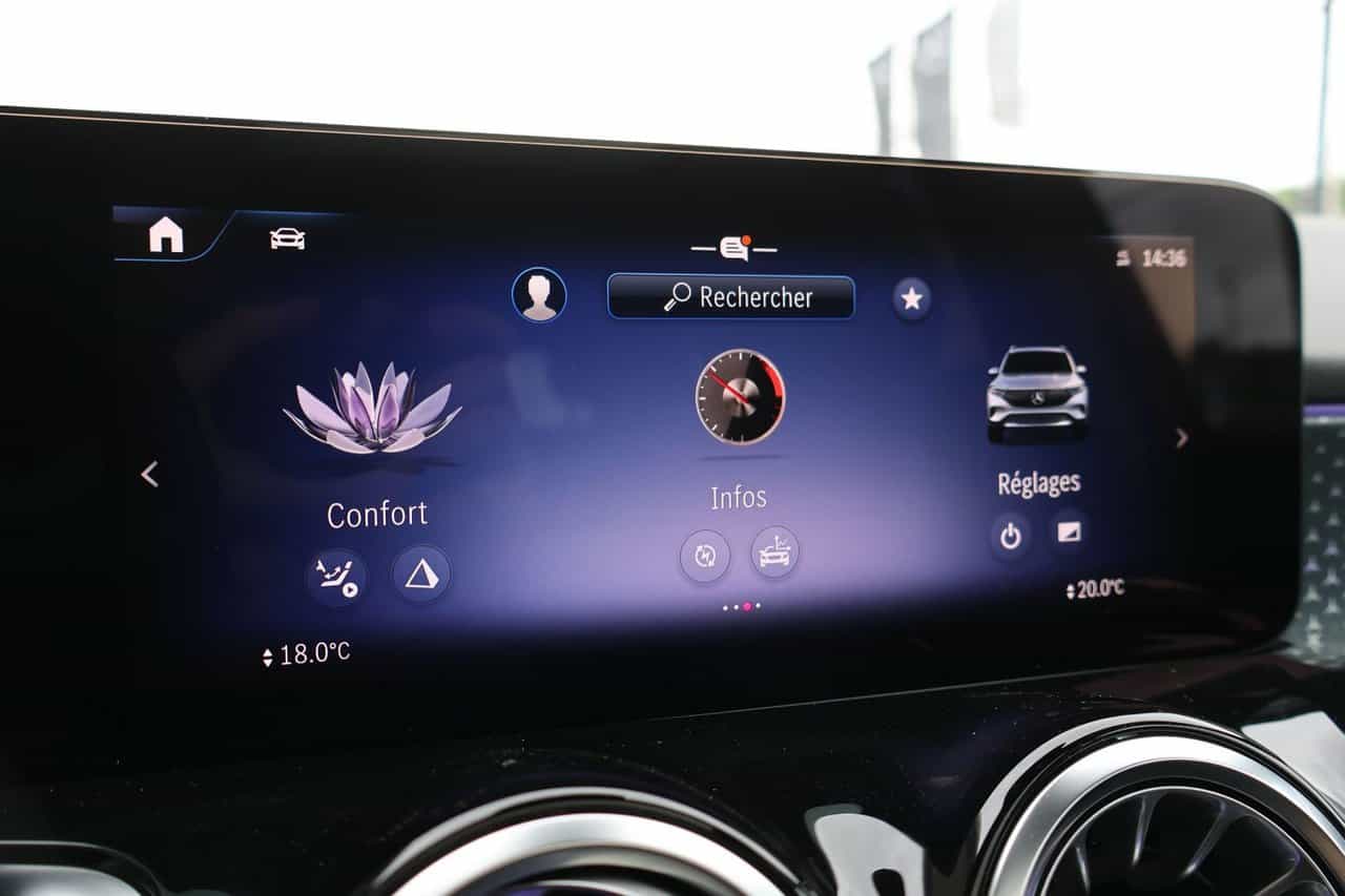 2025 Mercedes-Benz EQB EQB300 - Image 22