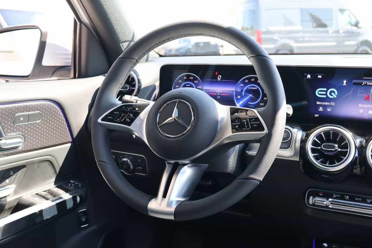 2025 Mercedes-Benz EQB EQB300 - Image 3