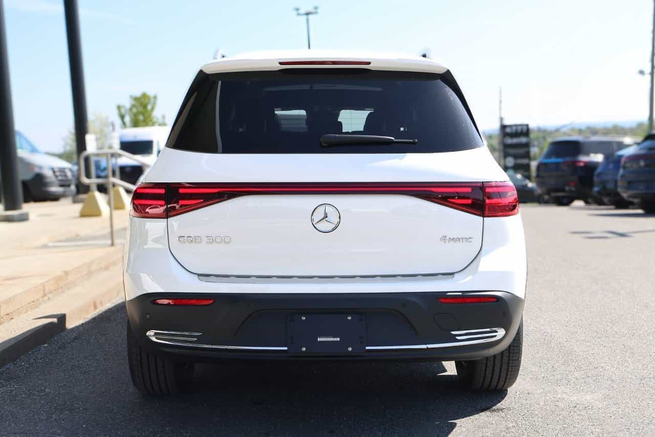 2025 Mercedes-Benz EQB EQB300 - Image 9