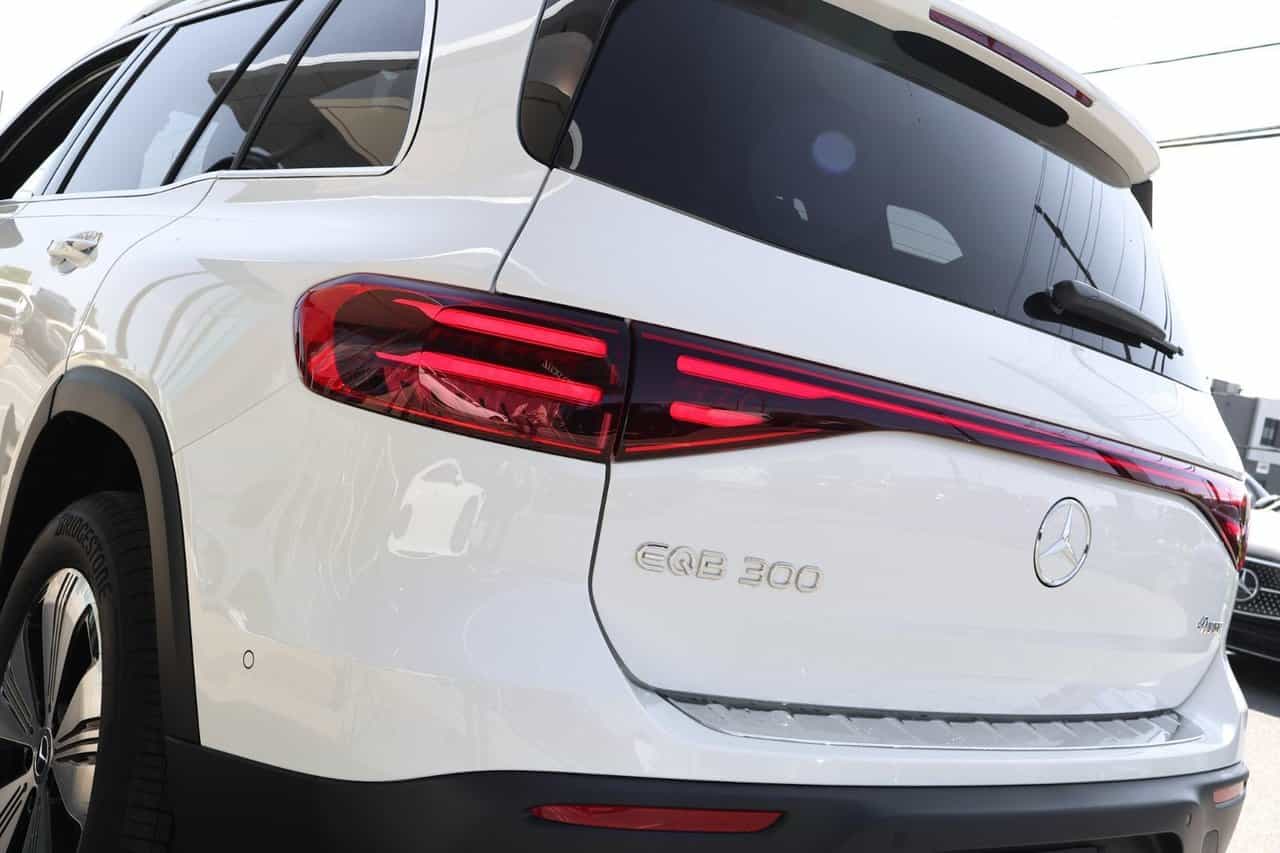 2025 Mercedes-Benz EQB EQB300 - Image 10