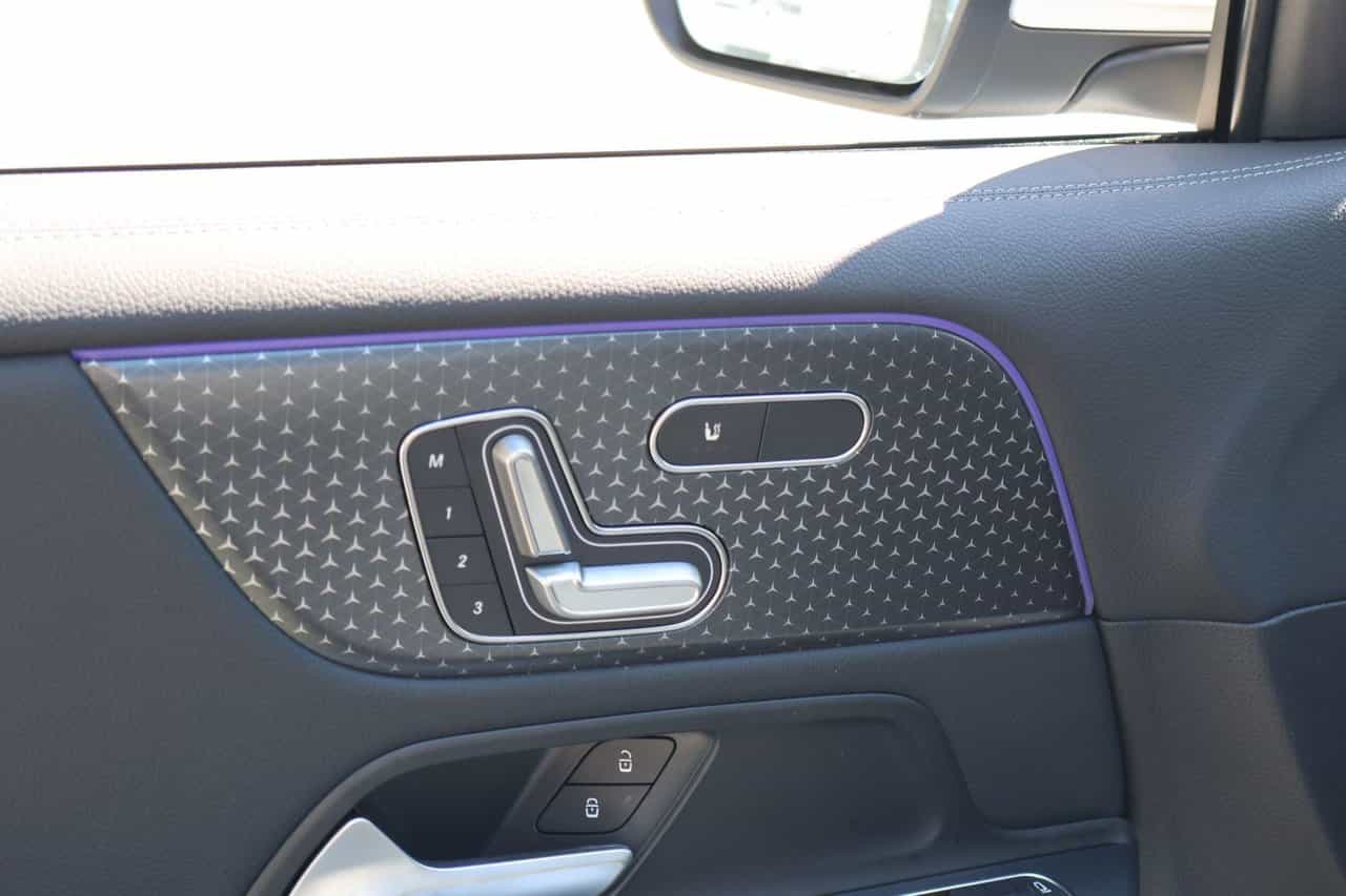 2025 Mercedes-Benz EQB EQB300 - Image 12