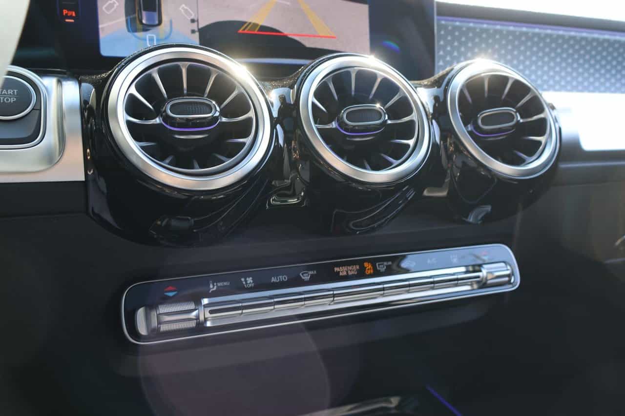 2025 Mercedes-Benz EQB EQB300 - Image 25