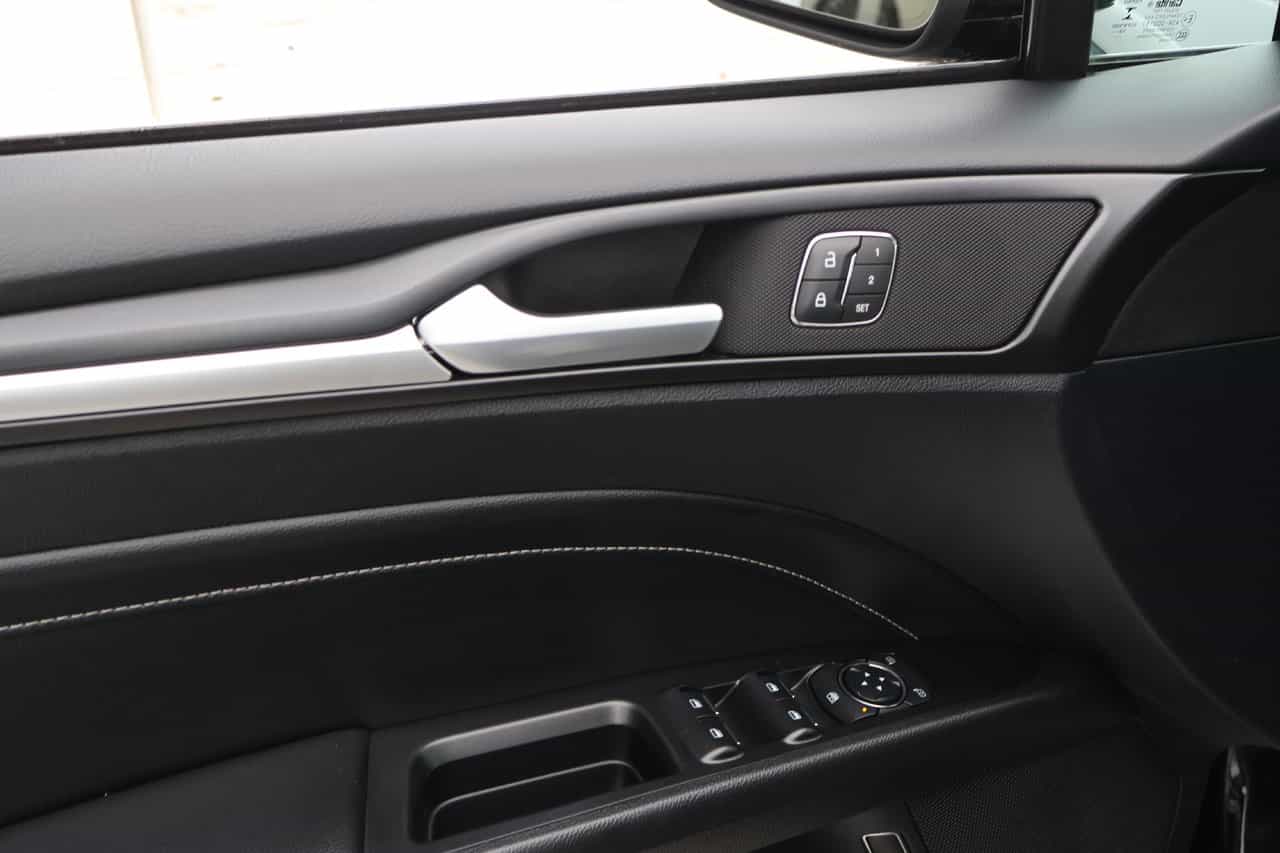 2020 Ford Fusion Titanium Energi - Image 12