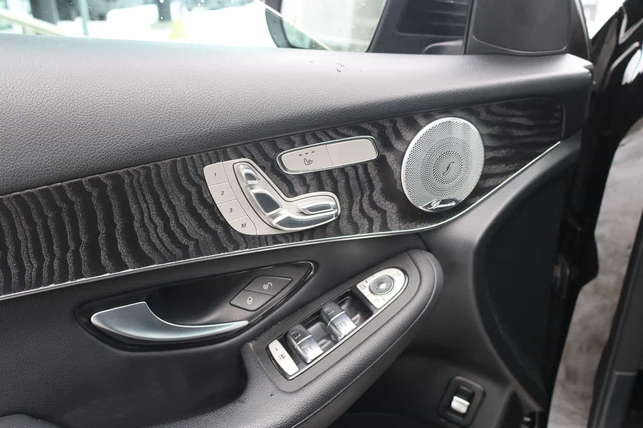 2021 Mercedes-Benz GLC GLC300 - Image 10