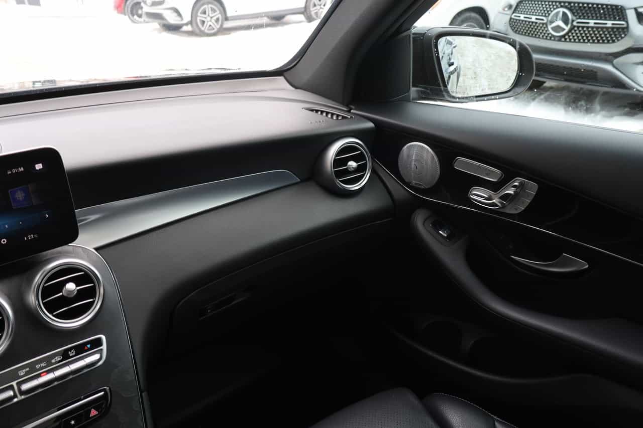 2021 Mercedes-Benz GLC GLC300 - Image 15