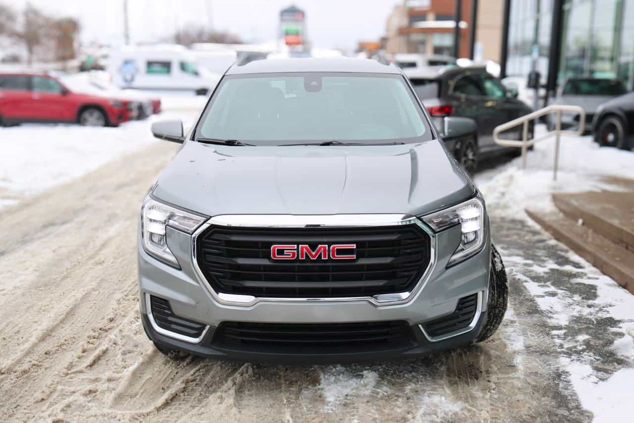 2023 GMC Terrain SLE - Image 5