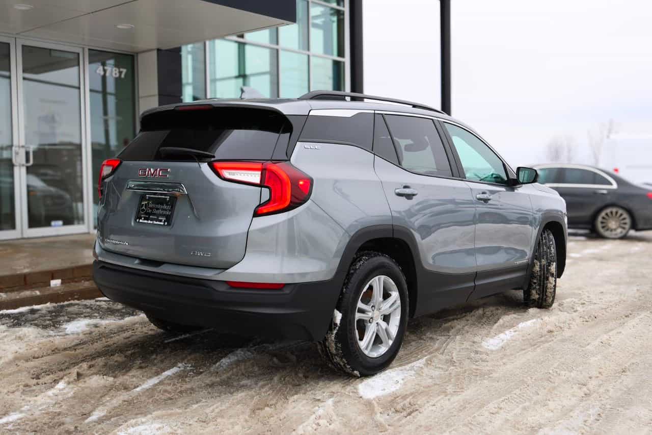2023 GMC Terrain SLE - Image 9