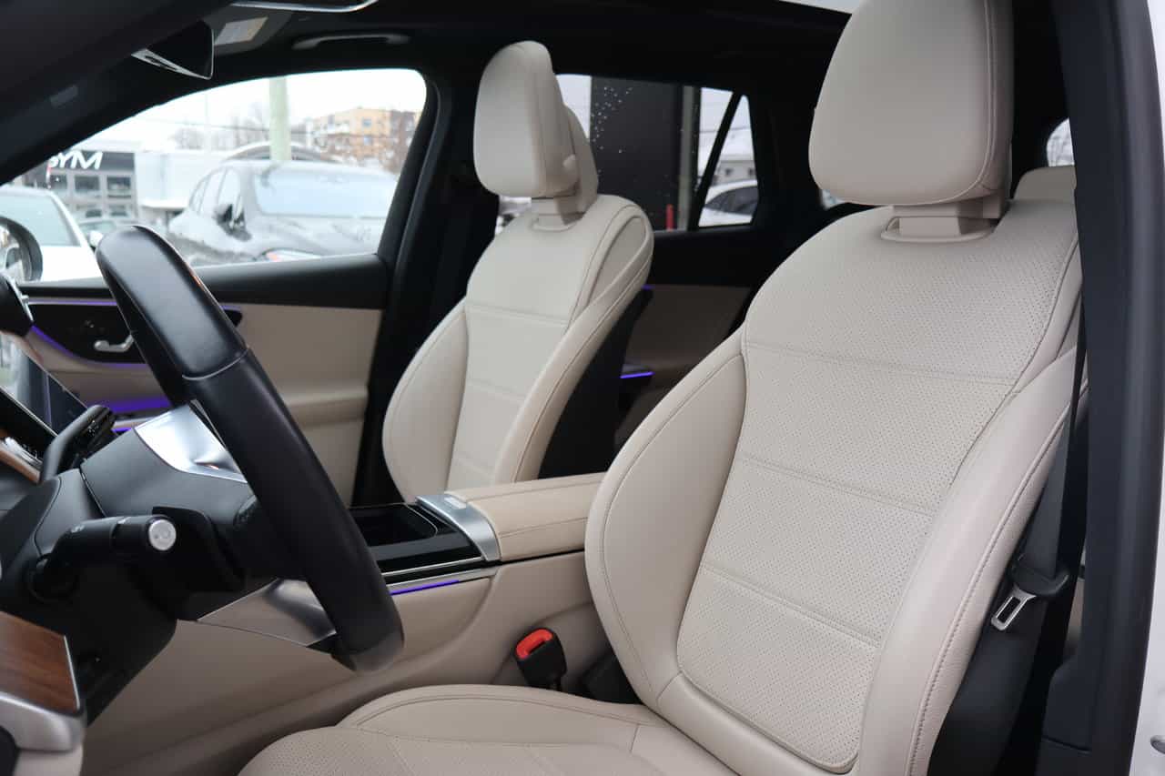 2023 Mercedes-Benz GLC GLC300 - Image 3