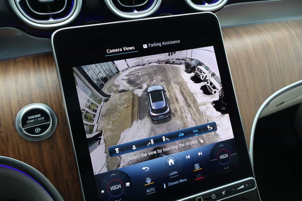 2023 Mercedes-Benz GLC GLC300 - Image 23