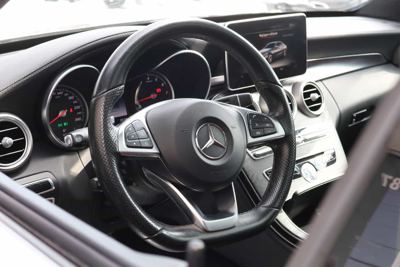 Image 11 Mercedes-Benz C-Class C400 2015