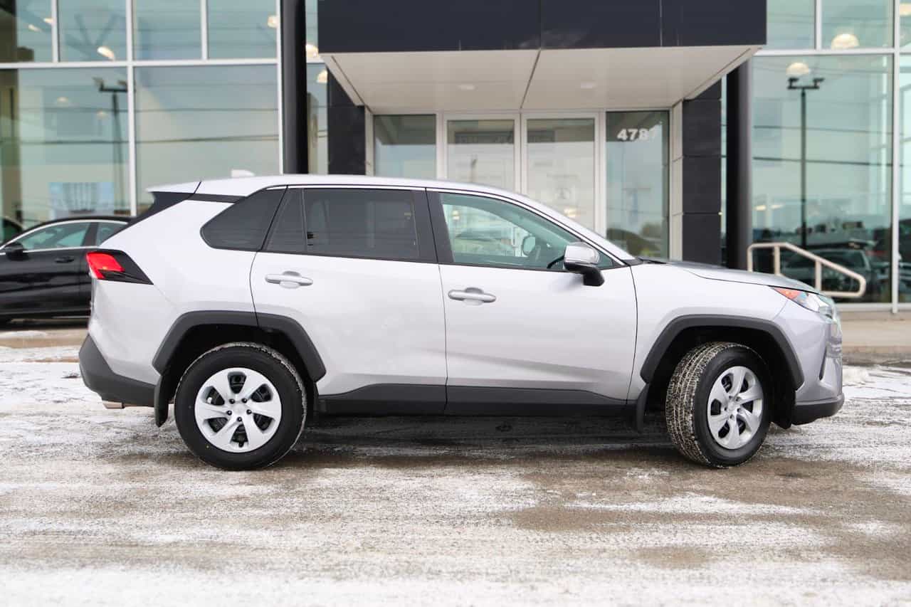 Image 7 Toyota Rav4 LE 2024