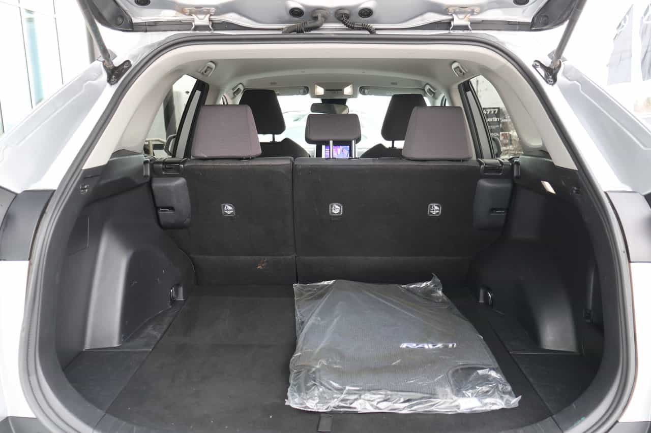 2024 Toyota Rav4 LE - Image 12