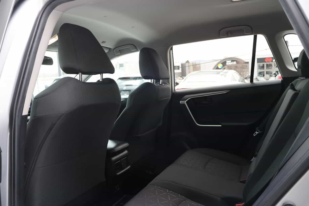 2024 Toyota Rav4 LE - Image 16
