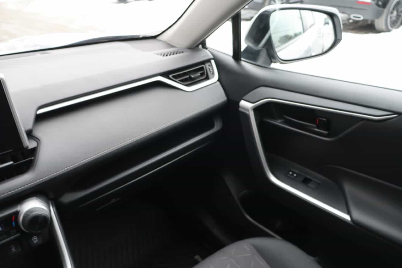 2024 Toyota Rav4 LE - Image 19