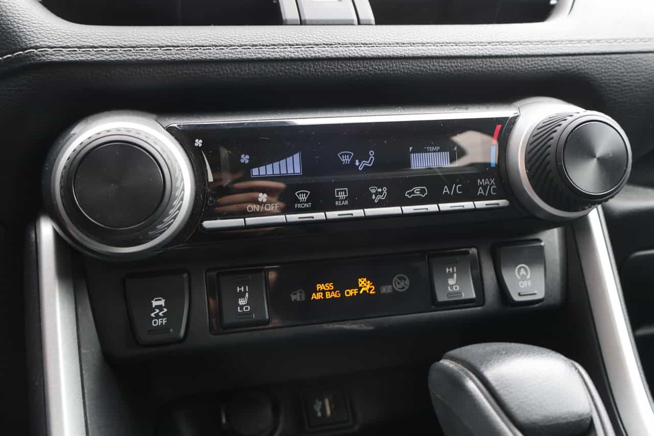 Image 21 Toyota Rav4 LE 2024