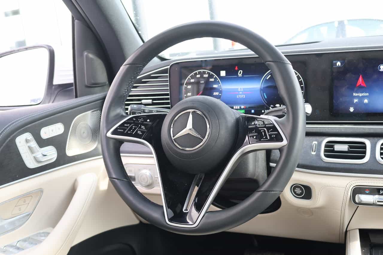 2025 Mercedes-Benz GLE GLE450e - Image 2