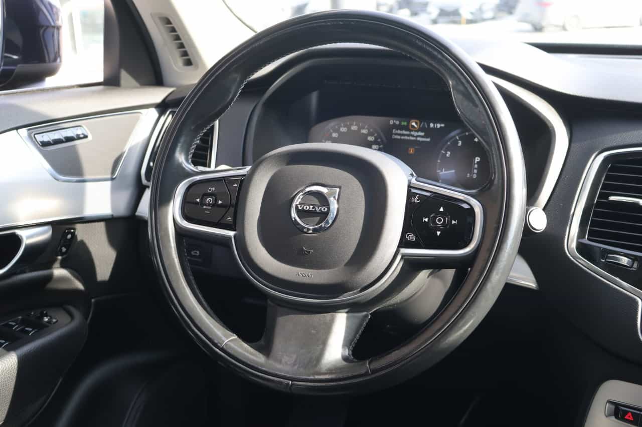 Image 2 Volvo XC90 Momentum 2017