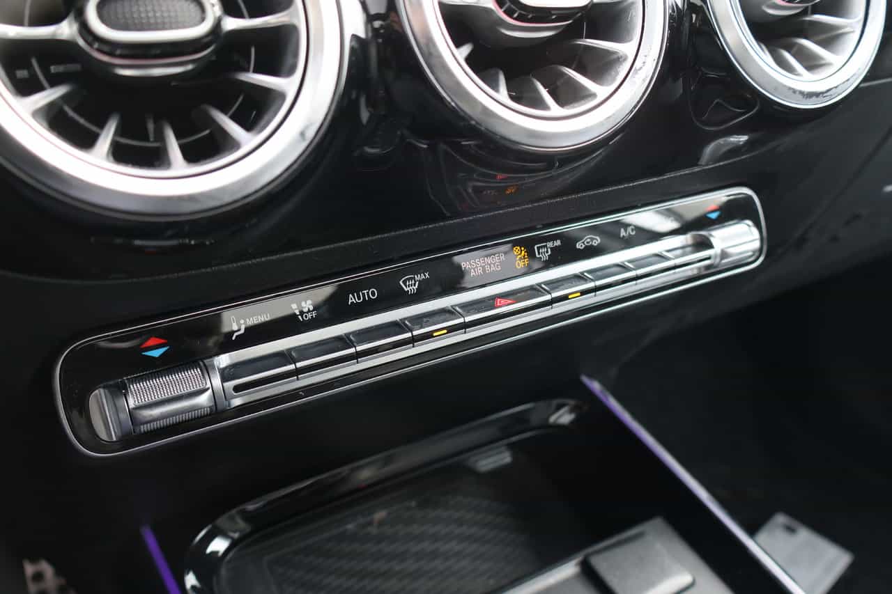 Image 23 Mercedes-Benz GLA-Class GLA250 2022