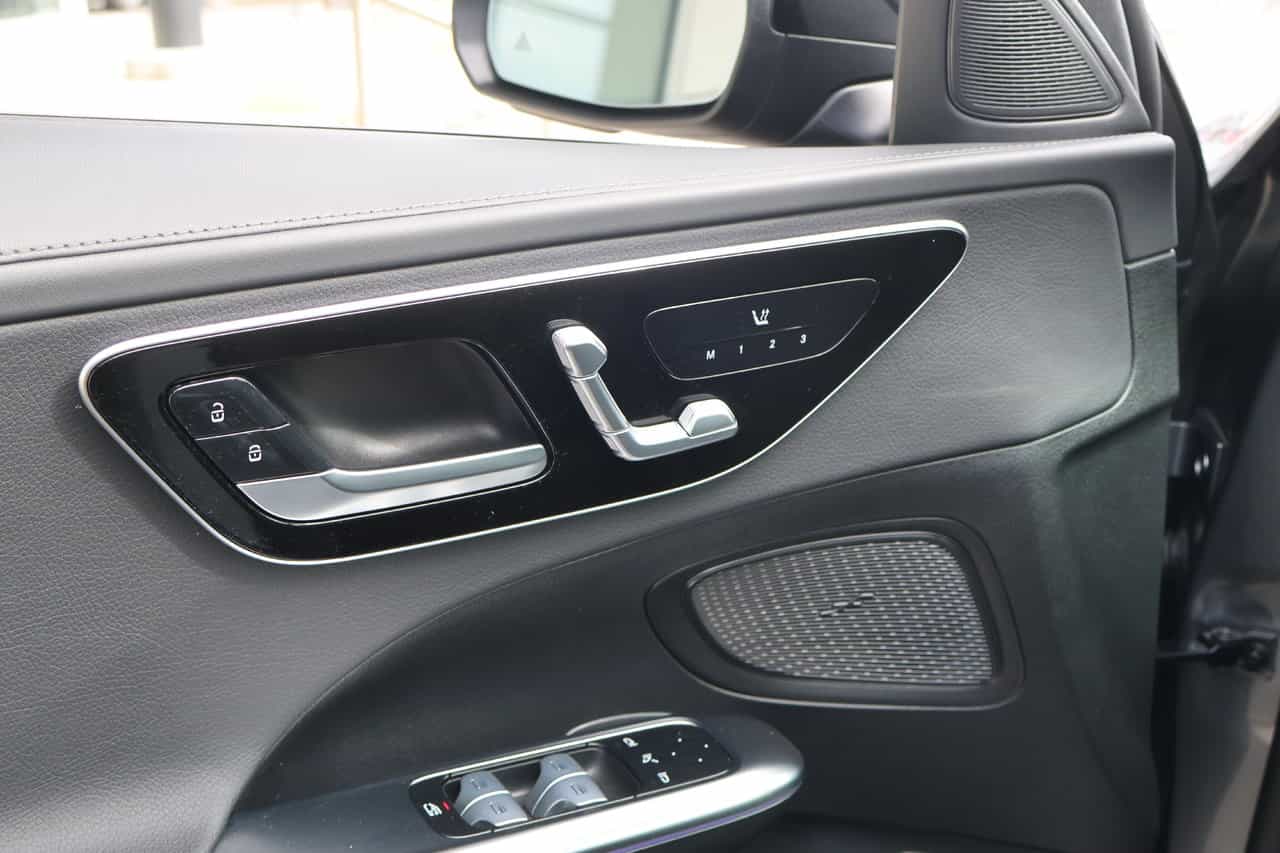 Image 12 Mercedes-Benz C-Class C300 2023