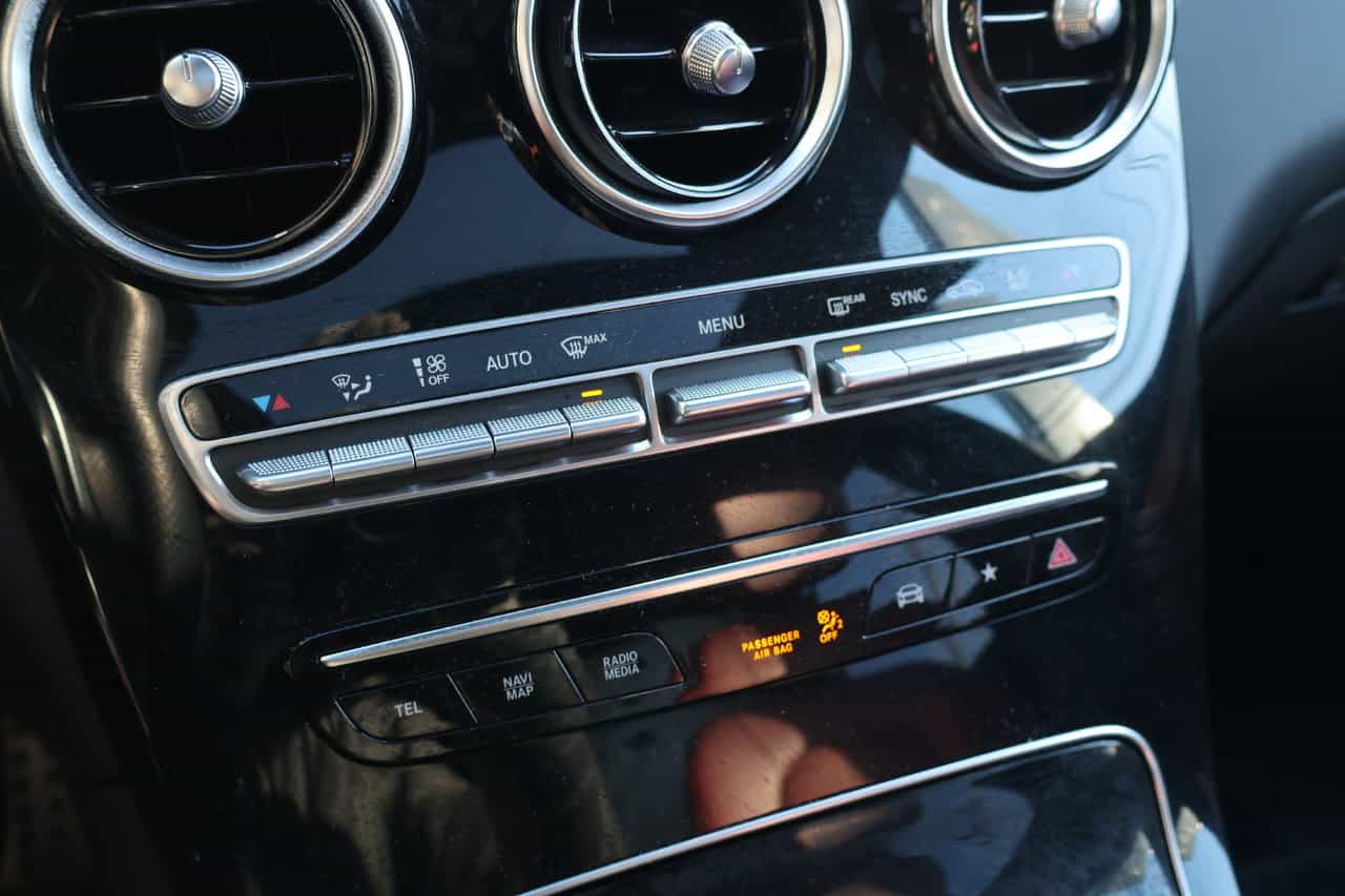 Image 20 Mercedes-Benz GLC-Class GLC300 2023