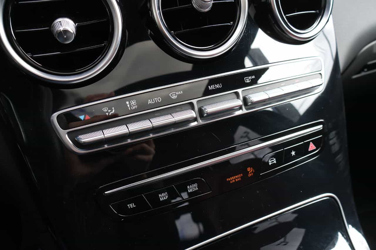 2023 Mercedes-Benz GLC GLC300 - Image 24