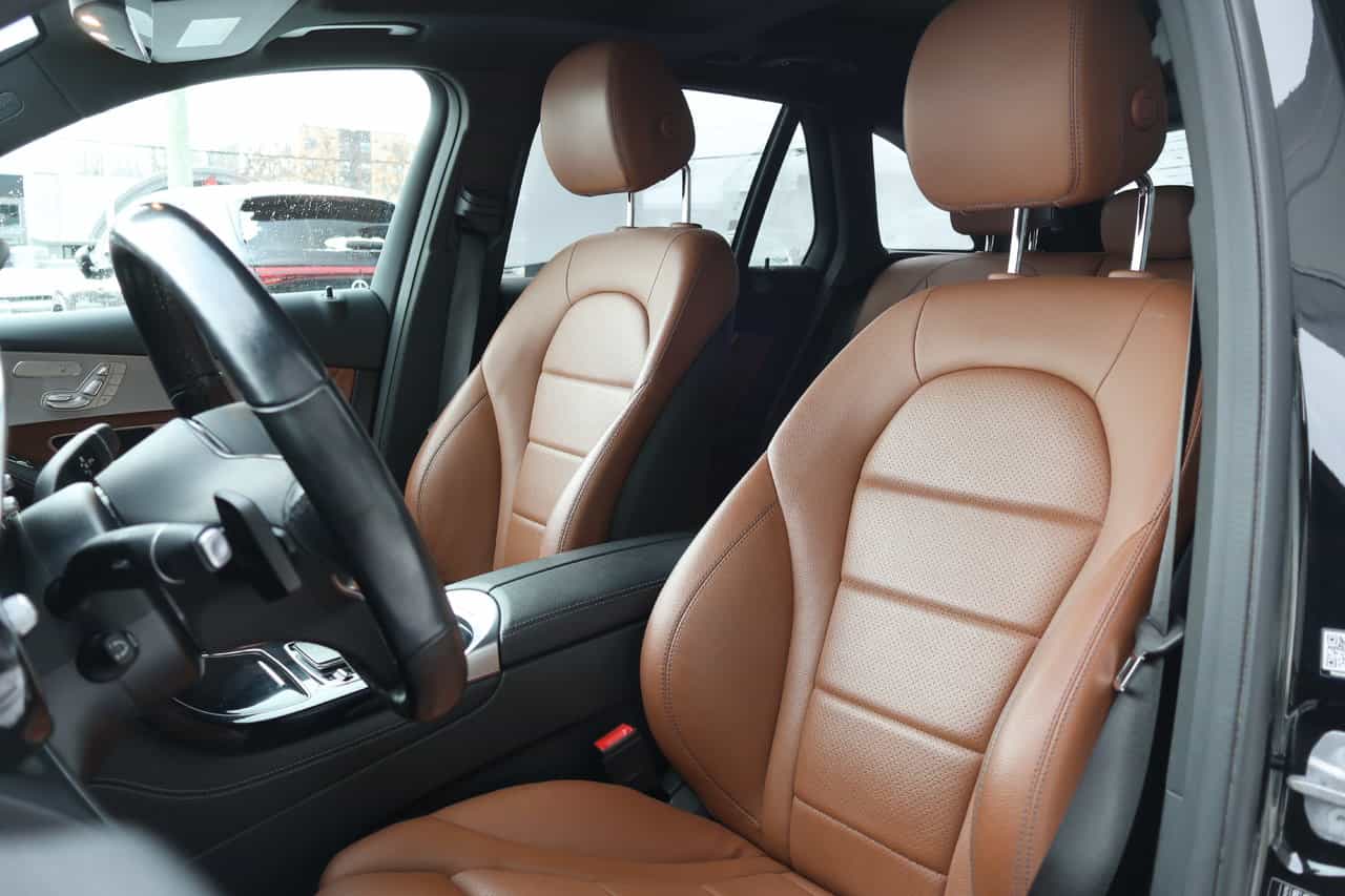 2021 Mercedes-Benz GLC GLC300 - Image 3