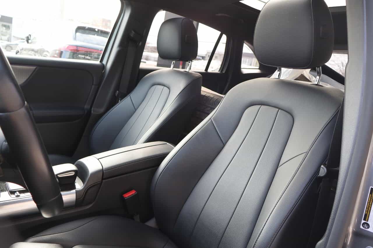 2023 Mercedes-Benz GLA GLA250 - Image 3