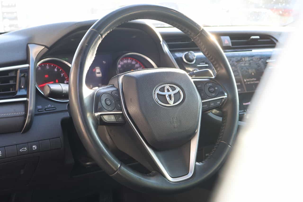 2018 Toyota Camry XSE - Image 11