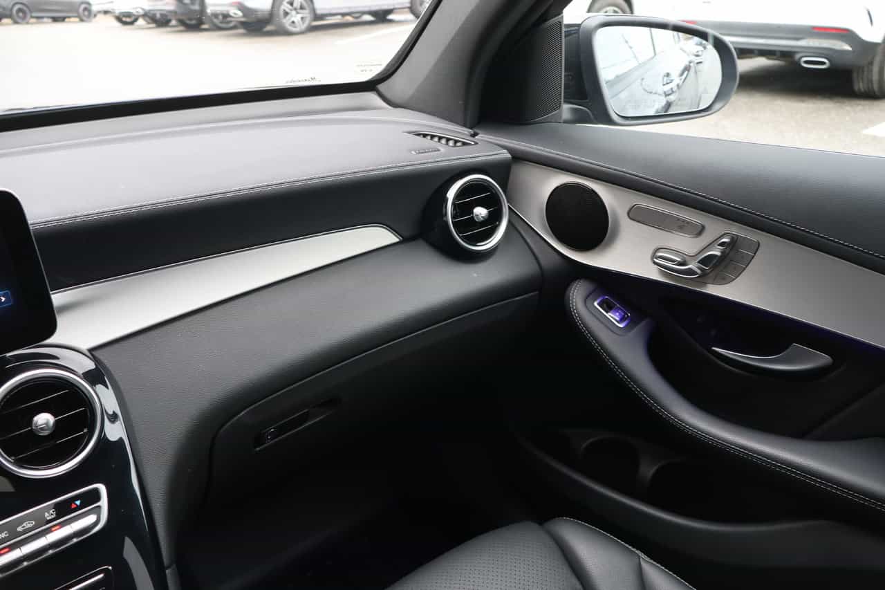 2023 Mercedes-Benz GLC GLC300 - Image 17